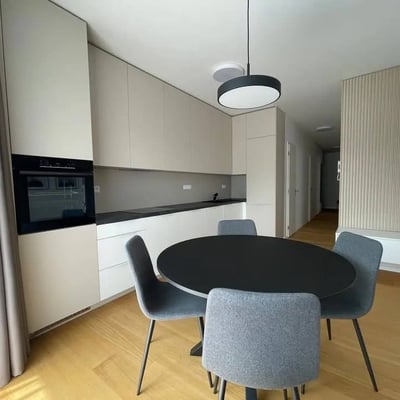 Vermietung einer geräumigen 3-Zimmer-Wohnung, 99 m², Bezirk Dúbravka, Bratislava, Slowakei